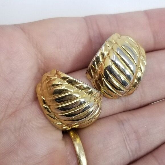 Vintage Napier Gold Tone Stud Earrings, Ribbed Texture, Retro 80s 90s Style - Picture 4 of 6